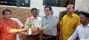 चाईबासा: डॉ. जुझार मांझी ने संभाला पश्चिमी सिंहभूम के नए सिविल सर्जन का पदभार; बोले- “टीम का कप्तान बनकर अंतिम व्यक्ति तक पहुँचाऊँगा स्वास्थ्य सेवा”