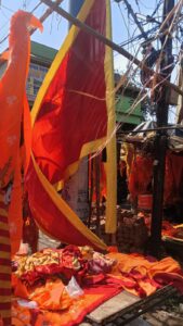 जमशेदपुर: रामनवमी पर झंडों से पटा बाजार; 20 मीटर का सबसे लंबा झंडा बना आकर्षण, ₹3,500 है कीमत