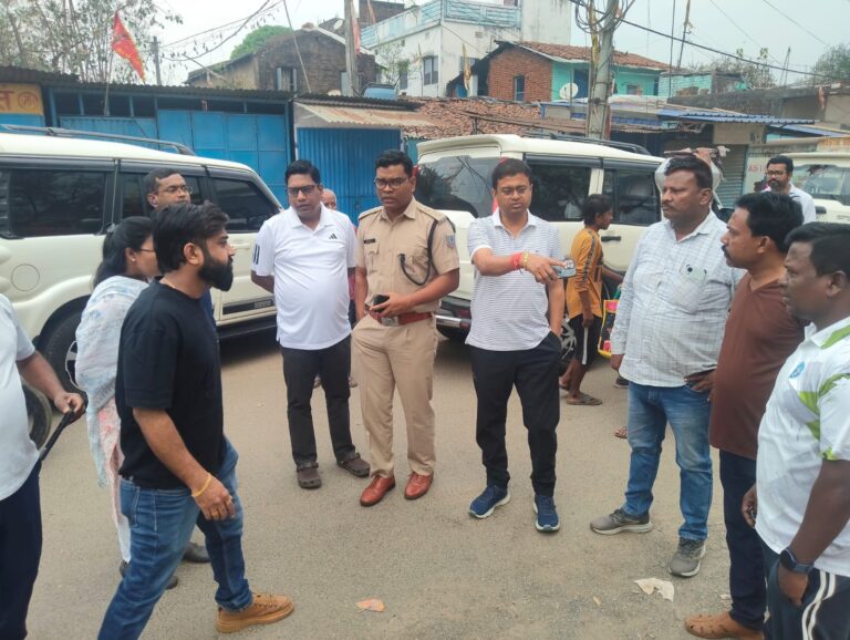 चाईबासा में सरहुल, ईद और रामनवमी को लेकर प्रशासन अलर्ट, नप अध्यक्ष नितिन प्रकाश ने अधिकारियों के साथ किया वार्डों का निरीक्षण