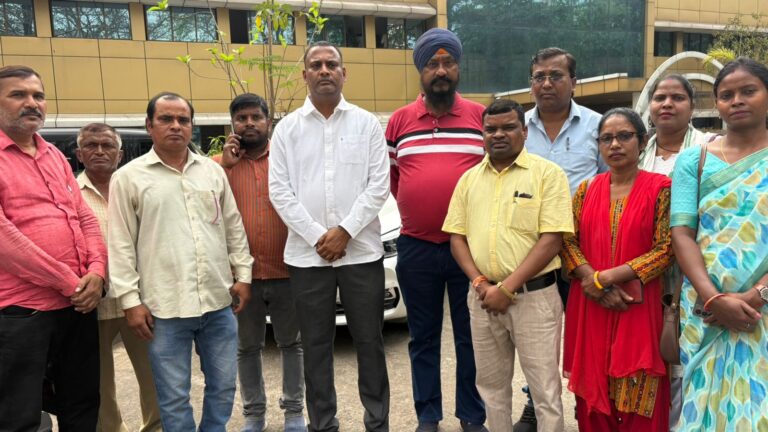 गोविंदपुर जलापूर्ति ठप होने से 1.5 लाख की आबादी प्रभावित, पंचायत प्रतिनिधियों ने उपायुक्त से की मुलाकात