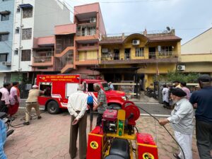 जमशेदपुर: सोनारी में सुबह-सुबह ‘फ्रिज ब्लास्ट’ से घर में लगी भीषण आग, जान बचाने को खिड़की से कूदे लोग