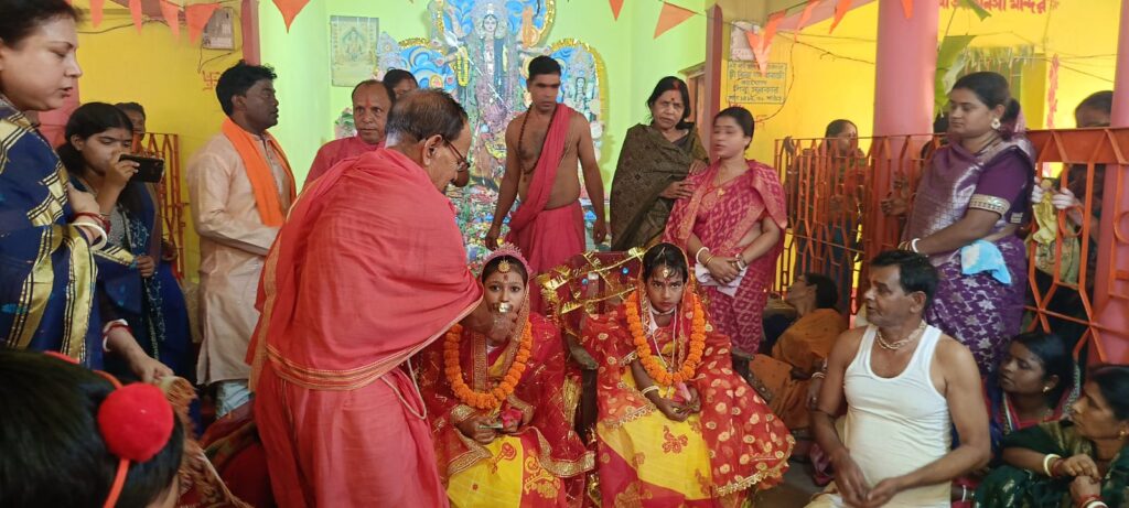 गालूडीह: प्राचीन रंकिनी मंदिर में चैत्र नवरात्र की धूम; अंकिता और शिष्टी बनीं ‘माँ दुर्गा’, उमड़ी श्रद्धालुओं की भारी भीड़