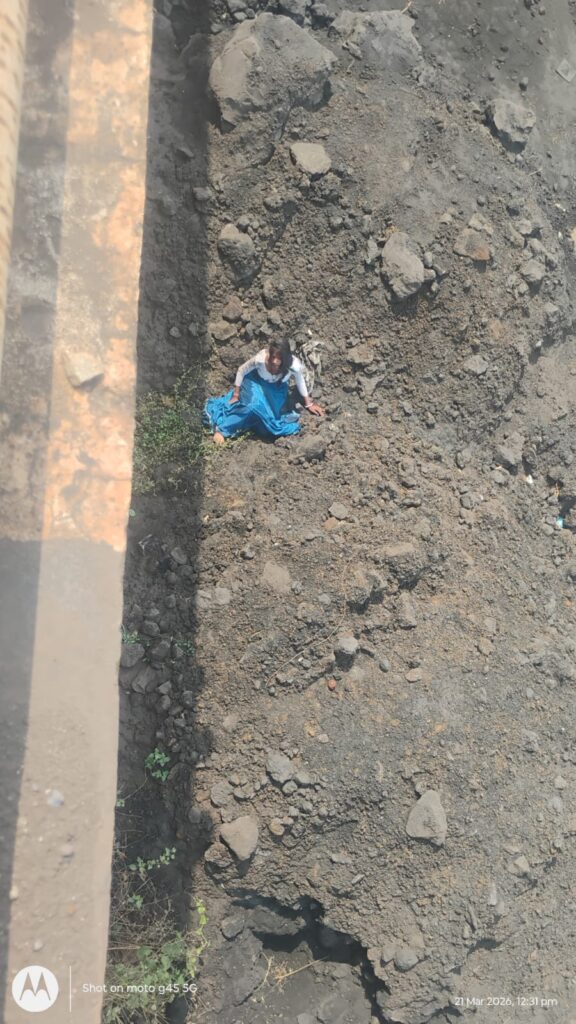 कांड्रा: रेलवे ओवरब्रिज से महिला ने लगाई छलांग, नीचे जमा ‘कोयला डस्ट’ ने बचा ली जान, गंभीर हालत में एमजीएम रेफर