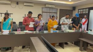 सरायकेला: नवनिर्वाचित अध्यक्ष और 11 वार्ड पार्षदों ने ली शपथ, उपायुक्त नीतीश कुमार सिंह ने दिलाई पद की गोपनीयता