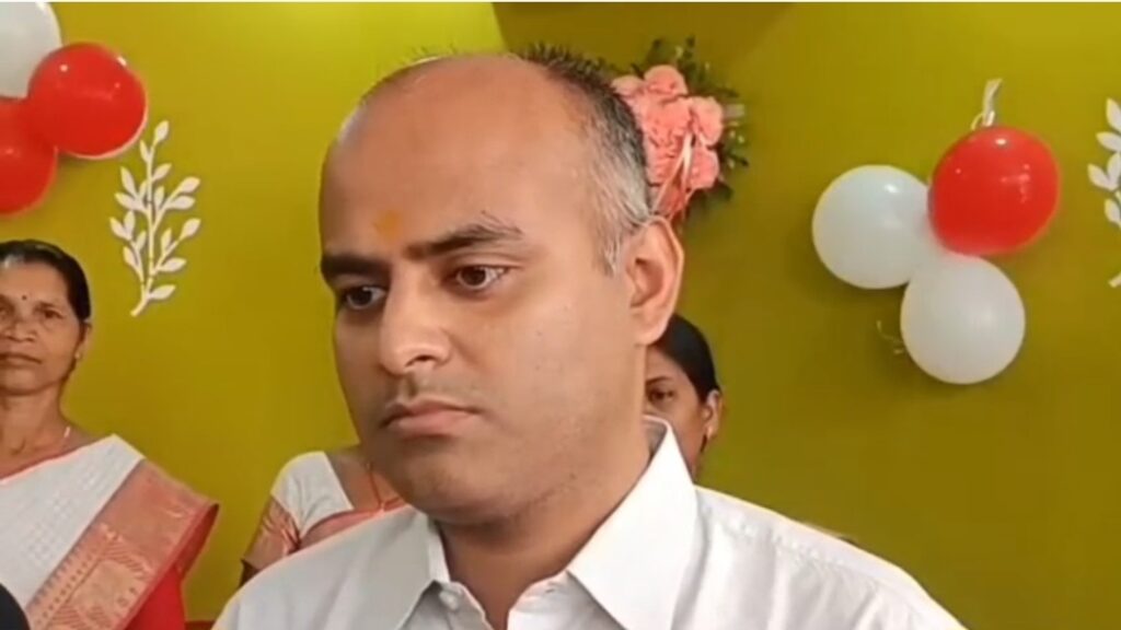 जमशेदपुर: साकची में ‘पलाश मार्ट’ का भव्य आगाज़, उपायुक्त कर्ण सत्यार्थी ने किया उद्घाटन