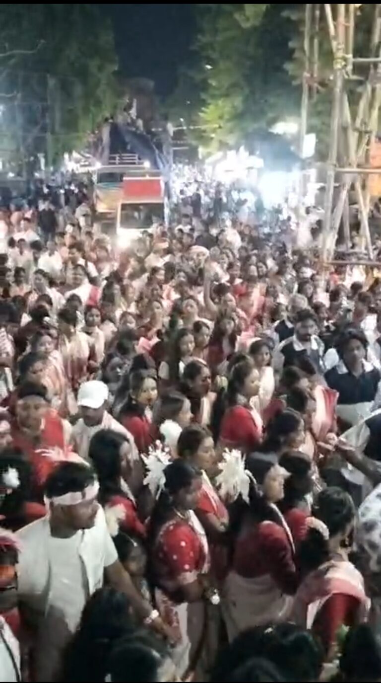 जमशेदपुर: मांदर की थाप पर थिरकी लौहनगरी, केंद्रीय सरहुल पूजा समिति के महोत्सव में उमड़ा जनसैलाब; पारंपरिक वेशभूषा में सजे श्रद्धालु