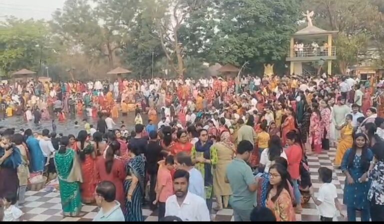 जमशेदपुर: चैती छठ के संध्या अर्घ्य पर उमड़ा जनसैलाब, पूर्व सीएम रघुवर दास भी हुए शामिल
