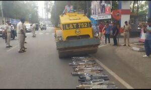 जमशेदपुर: मॉडिफाइड साइलेंसर के शोर पर चला पुलिस का ‘बुलडोजर’; 150 से ज्यादा साइलेंसर नष्ट