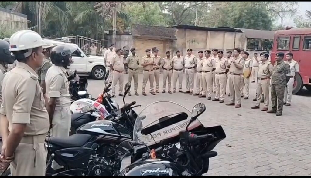 जमशेदपुर में रामनवमी पर ‘हाई अलर्ट’: सिटी एसपी के नेतृत्व में फ्लैग मार्च; ड्रोन से होगी हवाई निगरानी, एसएसबी और झारखंड जगुआर तैनात