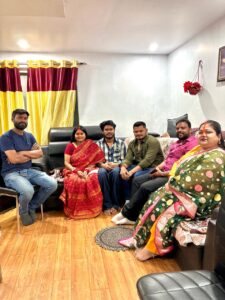 जमशेदपुर: सामाजिक कार्यकर्ता राजा चौधरी के आवास पहुंचे भाजयुमो जिला प्रभारी शैलेश गुप्ता, ग्रहण किया छठ का प्रसाद