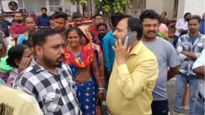जमशेदपुर: ड्यूटी से लौटते समय कंपनी गेट पर गिरे मजदूर सत्यनारायण की मौत, मुआवजे को लेकर बर्मामाइंस में भारी हंगामा