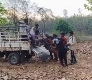 चाईबासा: गोईलकेरा में सोए हुए पति-पत्नी की कुल्हाड़ी से काटकर निर्मम हत्या, घर में सो रहे बच्चों को भनक तक नहीं लगी