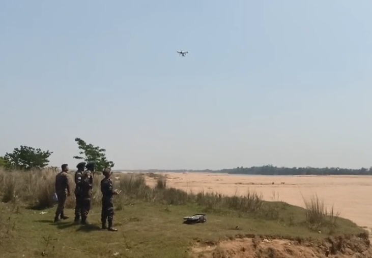 जमशेदपुर: स्वर्णरेखा नदी किनारे मिला दूसरा मिसाइल बम, इंडियन आर्मी और बम निरोधक दस्ते ने संभाला मोर्चा