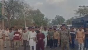 धनबाद: बलियापुर में उपद्रवियों का निकाला गया ‘पैदल परेड’, 18 आरोपी गिरफ्तार कर भेजे गए जेल