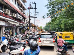 जमशेदपुर: ट्रांसफार्मर बदलने के दौरान मानगो मुख्य सड़क पर लगा जाम, लोग हुए परेशान