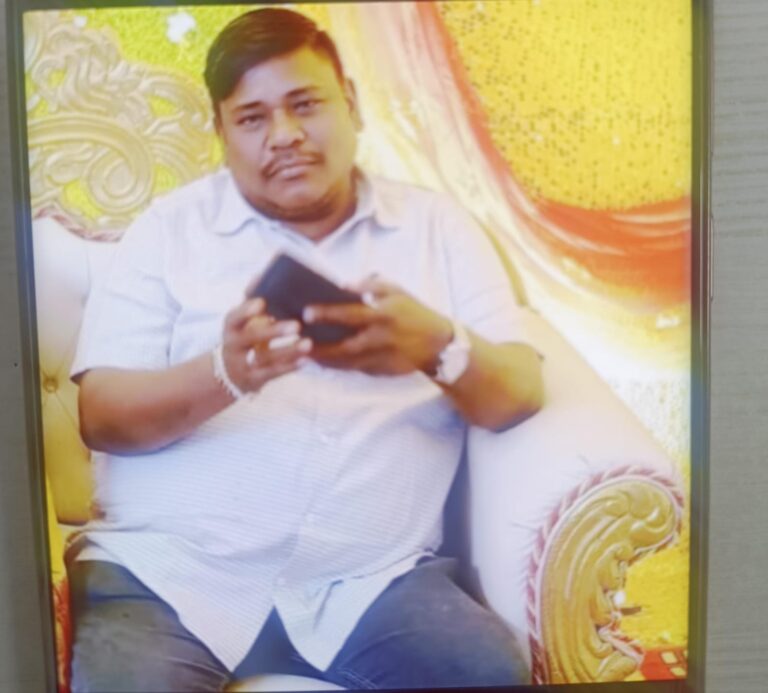 भुइयांडीह में अज्ञात वाहन की टक्कर से बाइक सवार की मौत, गुस्साए लोगों ने किया सड़क जाम