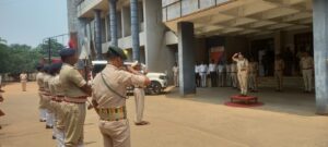 सरायकेला-खरसावां की नई एसपी बनीं निधि द्विवेदी, मुकेश लुणायत ने सौंपा प्रभार