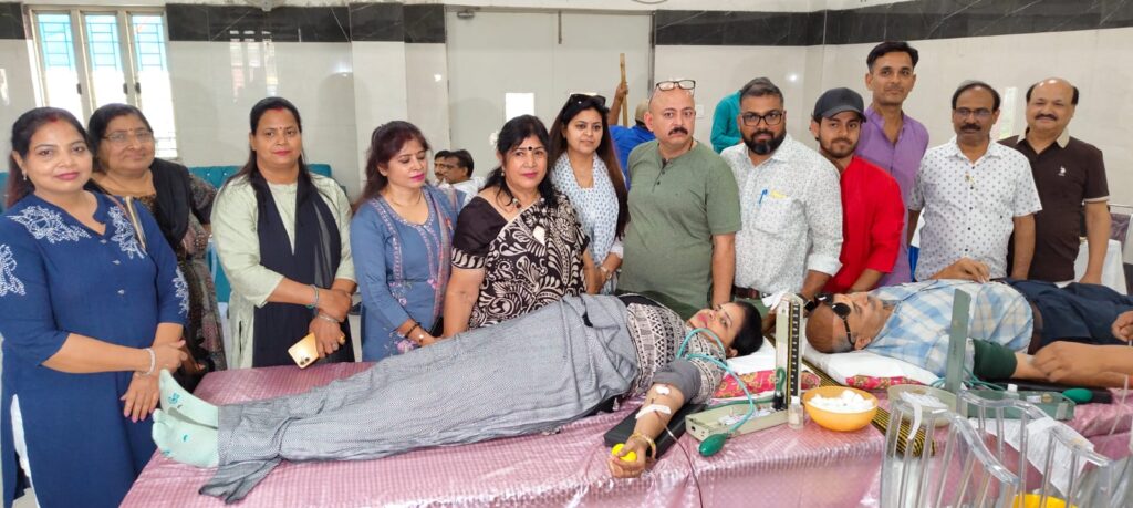 जमशेदपुर: समाजसेवी मोहन सिंह की स्मृति में रक्तदान शिविर; बारी क्लब में उमड़ा जनसैलाब, 50 से अधिक लोगों ने किया महादान