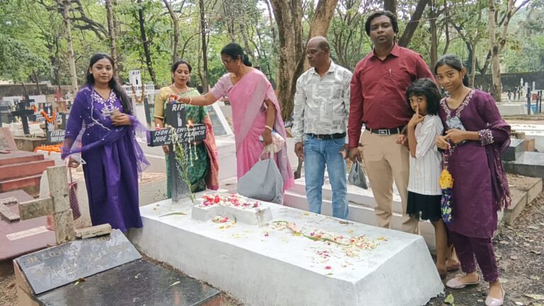 जमशेदपुर: ईस्टर पर कब्रिस्तानों में उमड़ा आस्था का सैलाब; प्रभु यीशु के जी उठने की खुशी में पूर्वजों को दी गई श्रद्धांजलि