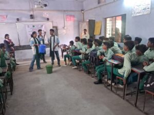 धरती को बचाने की गुहार”: गीता थिएटर के कलाकारों ने नुक्कड़ नाटक से दिया पर्यावरण संरक्षण का संदेश