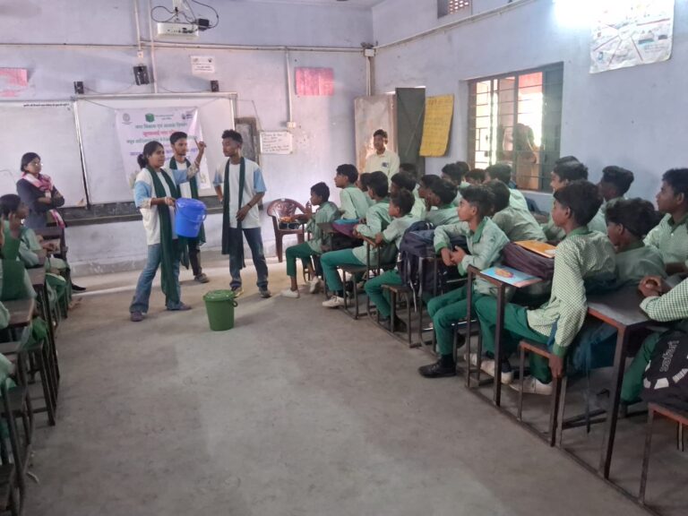 धरती को बचाने की गुहार”: गीता थिएटर के कलाकारों ने नुक्कड़ नाटक से दिया पर्यावरण संरक्षण का संदेश