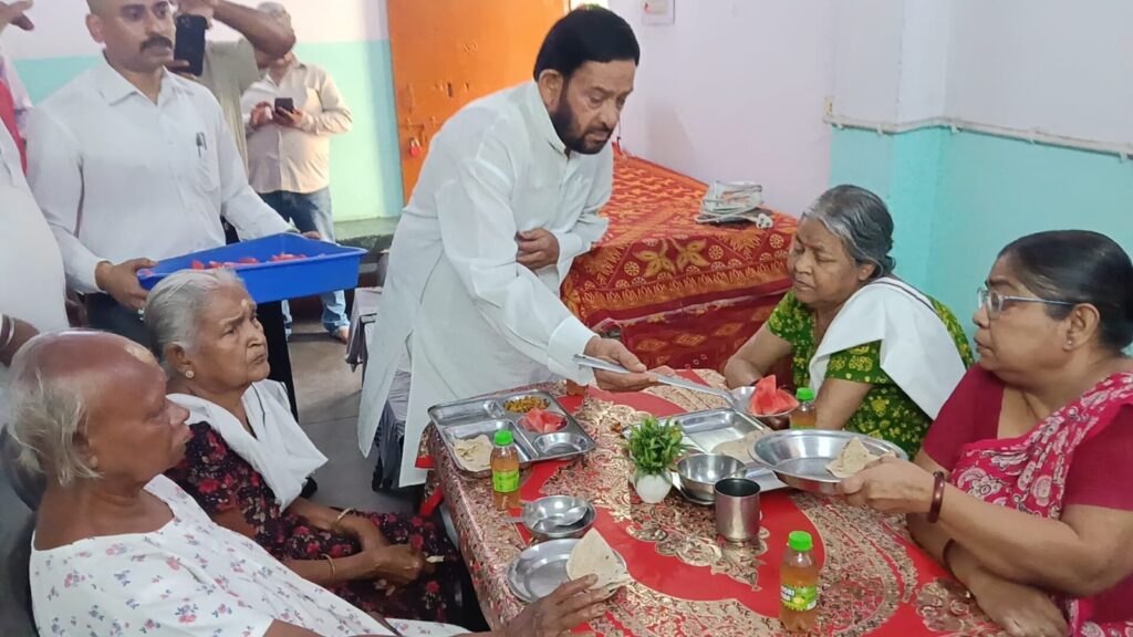 वीर कुंवर सिंह विजयोत्सव: सिदगोड़ा इकाई ने साकची के आशिर्वाद वृद्धाश्रम में मनाया समारोह