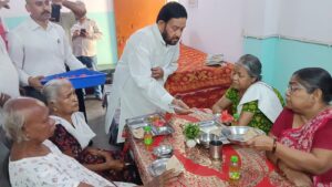 वीर कुंवर सिंह विजयोत्सव: सिदगोड़ा इकाई ने साकची के आशिर्वाद वृद्धाश्रम में मनाया समारोह