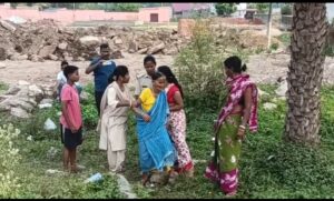 जमशेदपुर: परसुडीह में उप स्वास्थ्य केंद्र के निर्माण पर भारी हंगामा; जमीन विवाद में महिलाओं ने रोकी जेसीबी, पुलिस ने हिरासत में लिया