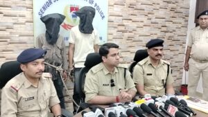 जमशेदपुर: पत्नी से मारपीट का विरोध करने पर युवक ने लहराया देशी कट्टा, पुलिस ने दो आरोपियों को किया गिरफ्तार