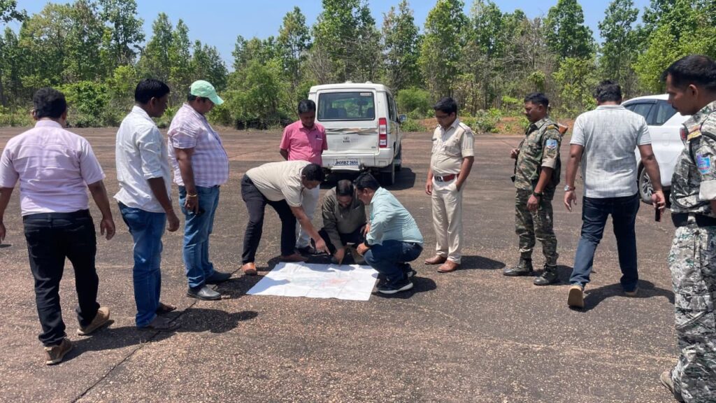 चाकुलिया के पुराने एरोड्रम को एयरपोर्ट बनाने की तैयारी तेज, एएआई की टीम ने किया विस्तृत निरीक्षण