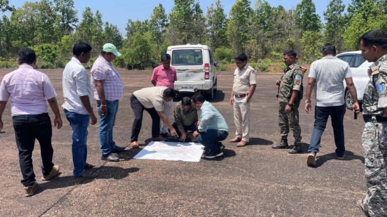 चाकुलिया के पुराने एरोड्रम को एयरपोर्ट बनाने की तैयारी तेज, एएआई की टीम ने किया विस्तृत निरीक्षण