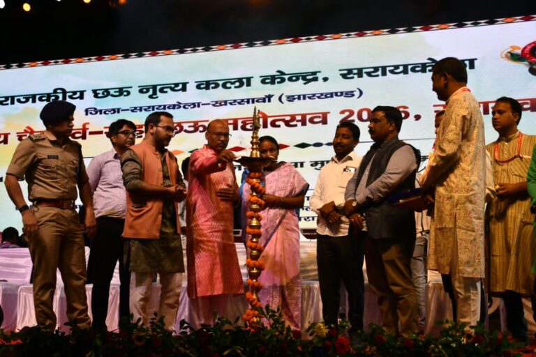 सरायकेला में राजकीय चैत्र पर्व–सह–छऊ महोत्सव 2026 का भव्य आगाज,सांसद जोबा मांझी ने किया उद्घाटन
