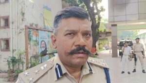 जमशेदपुर पहुंचे कोल्हान डीआईजी अनुरंजन किस्पोट्टा, फायरिंग मामलों की हुई समीक्षा