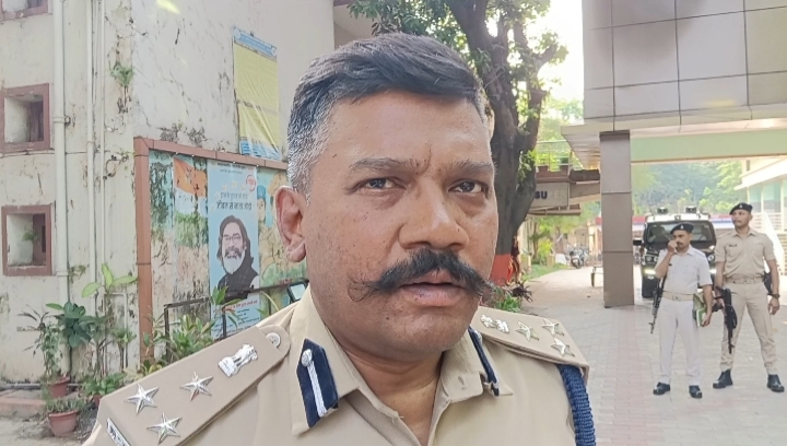 जमशेदपुर पहुंचे कोल्हान डीआईजी अनुरंजन किस्पोट्टा, फायरिंग मामलों की हुई समीक्षा