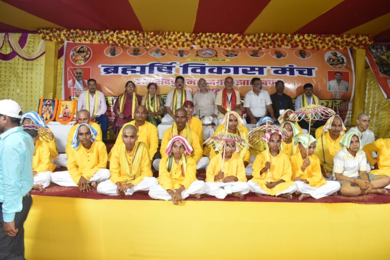 जमशेदपुर में 41 बटुकों का सामूहिक यज्ञोपवीत संस्कार सम्पन्न, हजारों लोग बने साक्षी