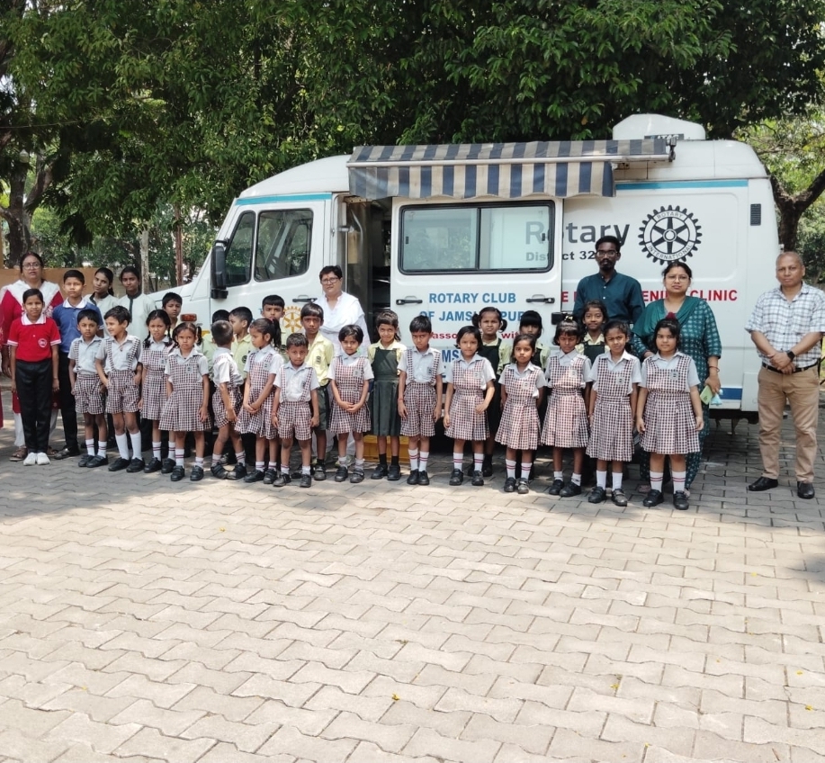 जमशेदपुर: बारीडीह हाई स्कूल में निःशुल्क नेत्र जांच शिविर आयोजित; रोटरी क्लब और टाटा स्टील फाउंडेशन का मिला सहयोग