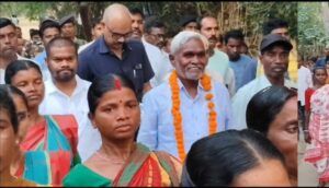 झाड़ग्राम: पूर्व सीएम चम्पाई सोरेन ने मांझी बाबाओं के साथ की बैठक, बंगाल सरकार पर आदिवासियों को शिक्षा से वंचित रखने का लगाया आरोप