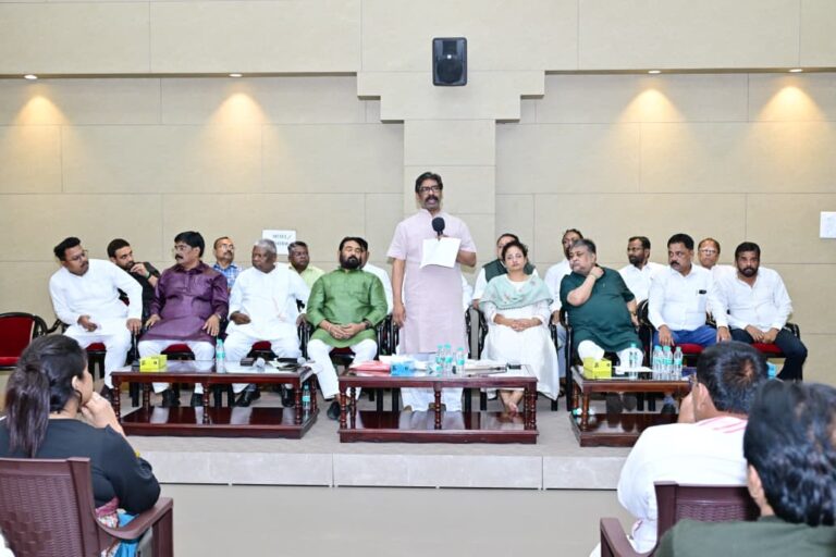 Ranchi: “एक भी योग्य मतदाता न छूटे”, मतदाता सूची पुनरीक्षण को लेकर सीएम हेमंत सोरेन ने कार्यकर्ताओं को दिए कड़े निर्देश