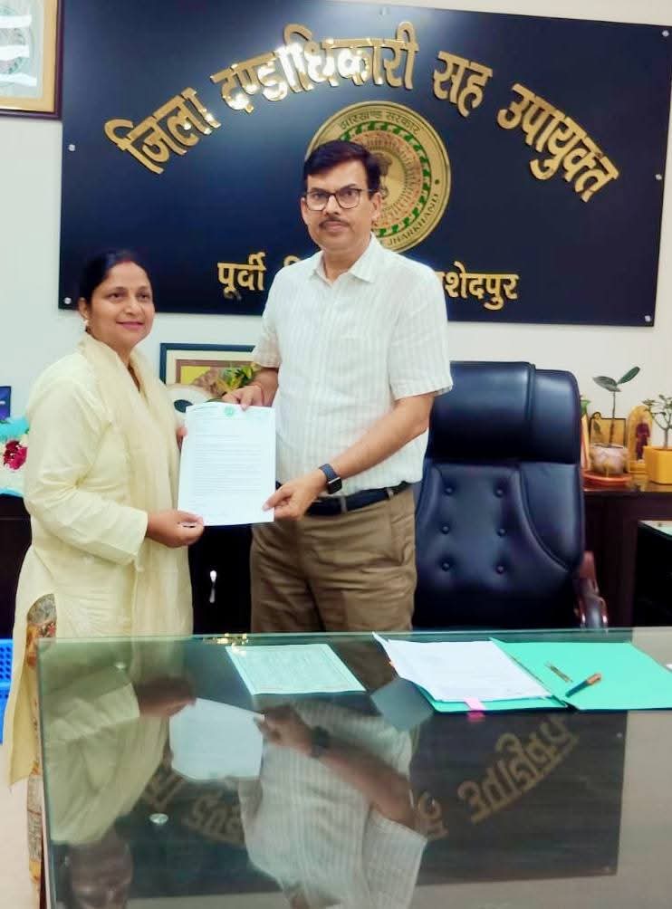 बागबेड़ा-कीताडीह की समस्याओं को लेकर उपायुक्त से मिलीं जिप सदस्य डॉ. कविता परमार, कचरा उठाओ और जलापूर्ति योजना पर सौंपा ज्ञापन