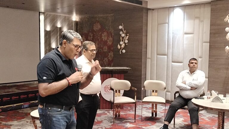 जमशेदपुर: ऑटोमोबाइल डीलरों और आरटीओ विभाग के बीच अहम बैठक, वाहन पंजीकरण में तेजी और सड़क सुरक्षा पर रहा जोर