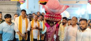 जमशेदपुर: लोको कॉलोनी में सात दिवसीय पहाड़ी पूजा शुरू; गोल पहाड़ी से लोको मंडप पहुंचीं मां, विधायक ने किया उद्घाटन