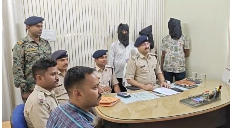 रामगढ़ पुलिस की बड़ी कार्रवाई: पंचवटी अपार्टमेंट में लाखों की चोरी करने वाले गिरोह का भंडाफोड़, डीएसपी फौजान अहमद ने किया खुलासा