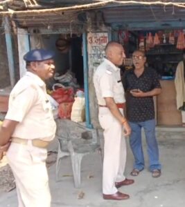 जमशेदपुर: सुंदरनगर थाना के ठीक सामने चोरों ने एक साथ 4 दुकानों को बनाया निशाना, कटर के साथ एक रंगेहाथ दबोचा