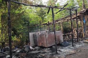 गम्हरिया में सेफ्टी किट की दुकान जलकर राख, दुकानदार को भारी नुकसान