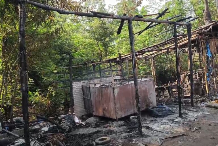 गम्हरिया में सेफ्टी किट की दुकान जलकर राख, दुकानदार को भारी नुकसान