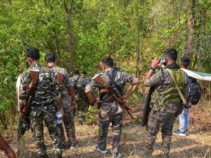 सारंडा: मिसिर बेसरा के दस्ते और सुरक्षाबलों में भीषण मुठभेड़; एक जवान को लगी गोली, नक्सलियों के हताहत होने की खबर