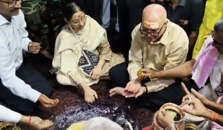 बाबा बासुकीनाथ धाम पहुंचे झारखंड हाईकोर्ट के मुख्य न्यायाधीश महेश शरद चंद्र सोनक, सपरिवार की पूजा-अर्चना