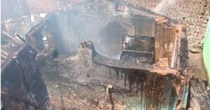 जमशेदपुर के परसुडीह में पारिवारिक विवाद के बाद युवक ने घर में लगाई आग, लाखों का नुकसान