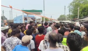 राजनगर: प्रसिद्ध पशु चिकित्सक रातू हांसदा का निधन; शव सड़क पर रख ग्रामीणों का चक्का जाम, 10 लाख मुआवजे की मांग पर अड़े