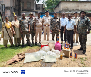 जमशेदपुर में अवैध शराब पर बड़ा एक्शन: 240 लीटर चुलाई शराब जब्त, भट्टी ध्वस्त